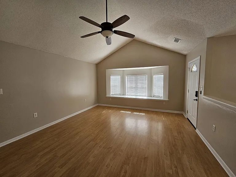 2219 Calle De Cantabria — Photo 7