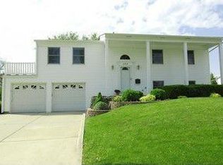 404 N Braintree Dr, Schaumburg, IL 60194