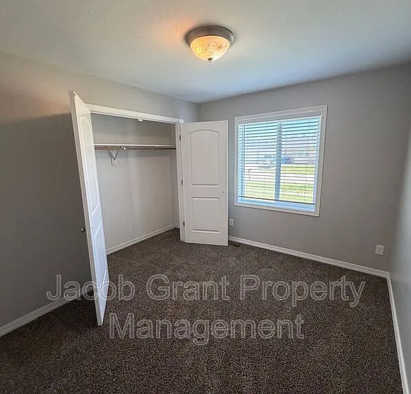 2825 N Sunlight Dr — Photo 6
