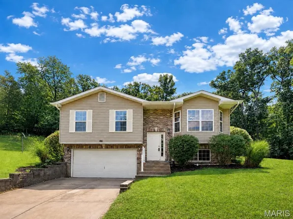 636 Osage Lake Dr, Cedar Hill, MO 63016