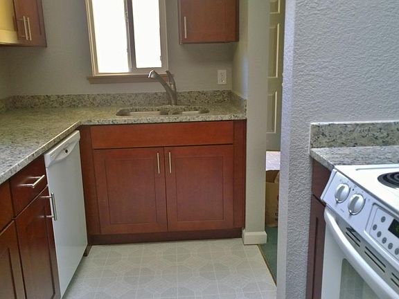 3rd image of 7386 W Lake Sammamish Pkwy NE