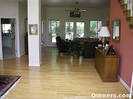4th image of 105 Las Lomas Dr