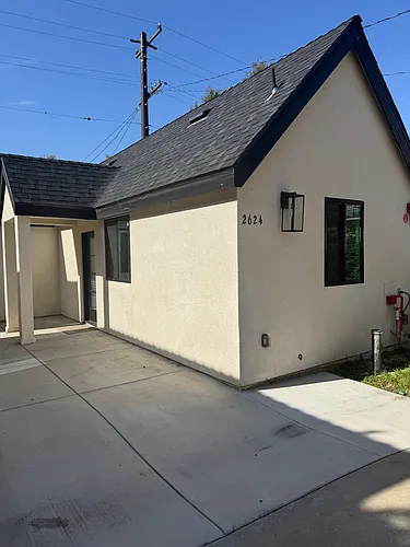 2624 W Alhambra Rd Photo 1