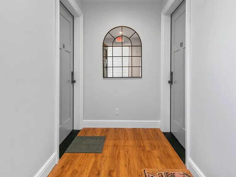 "Wiltshire" Apt 10 @ 3 Park St - 2 BR and 2 1/2 Duplex