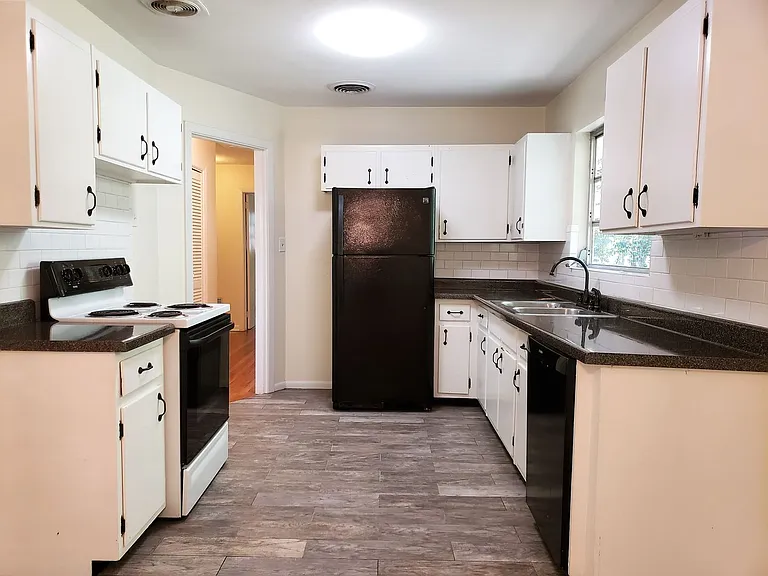 1226 Brandt Dr — Photo 4