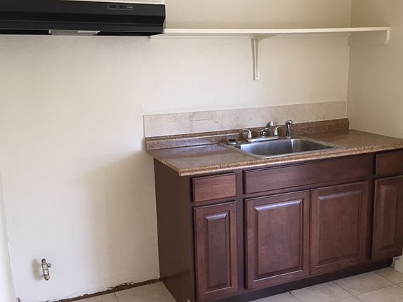 4th image of 484 N Linnell Ave