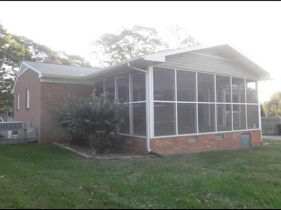 3rd image of 2733 Woodbury Dr