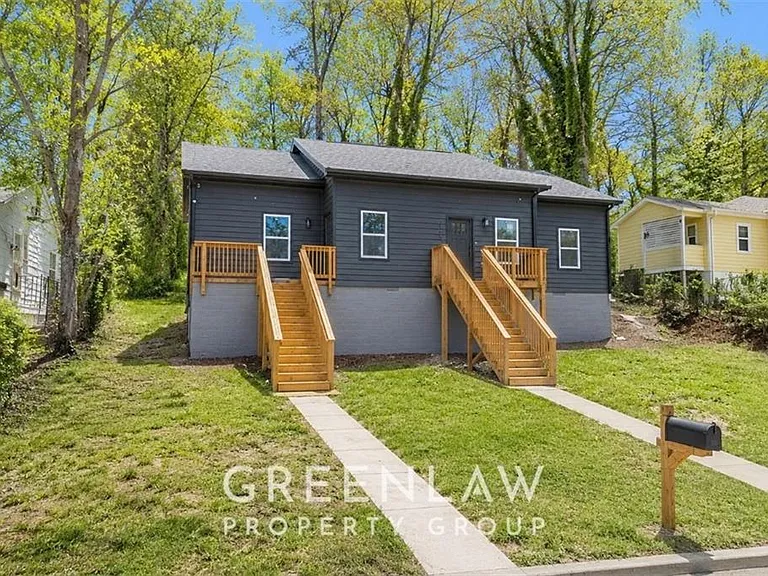 1226 Byewood Ln — Photo 2