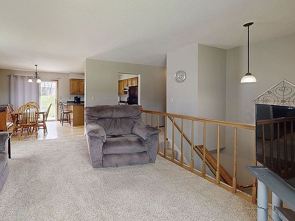 5th image of 3816 Redbud Rd NE