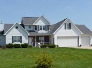 W4255 Schaefer Rd, Menasha, WI 54952