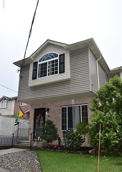1st image of 32 King James Ct