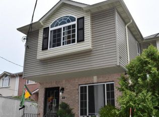 32 King James Ct, Staten Island, NY 10308