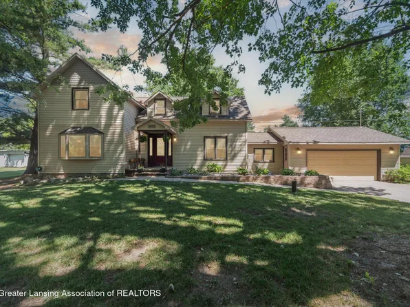 8652 W Pierce Rd, Sumner, MI 48889