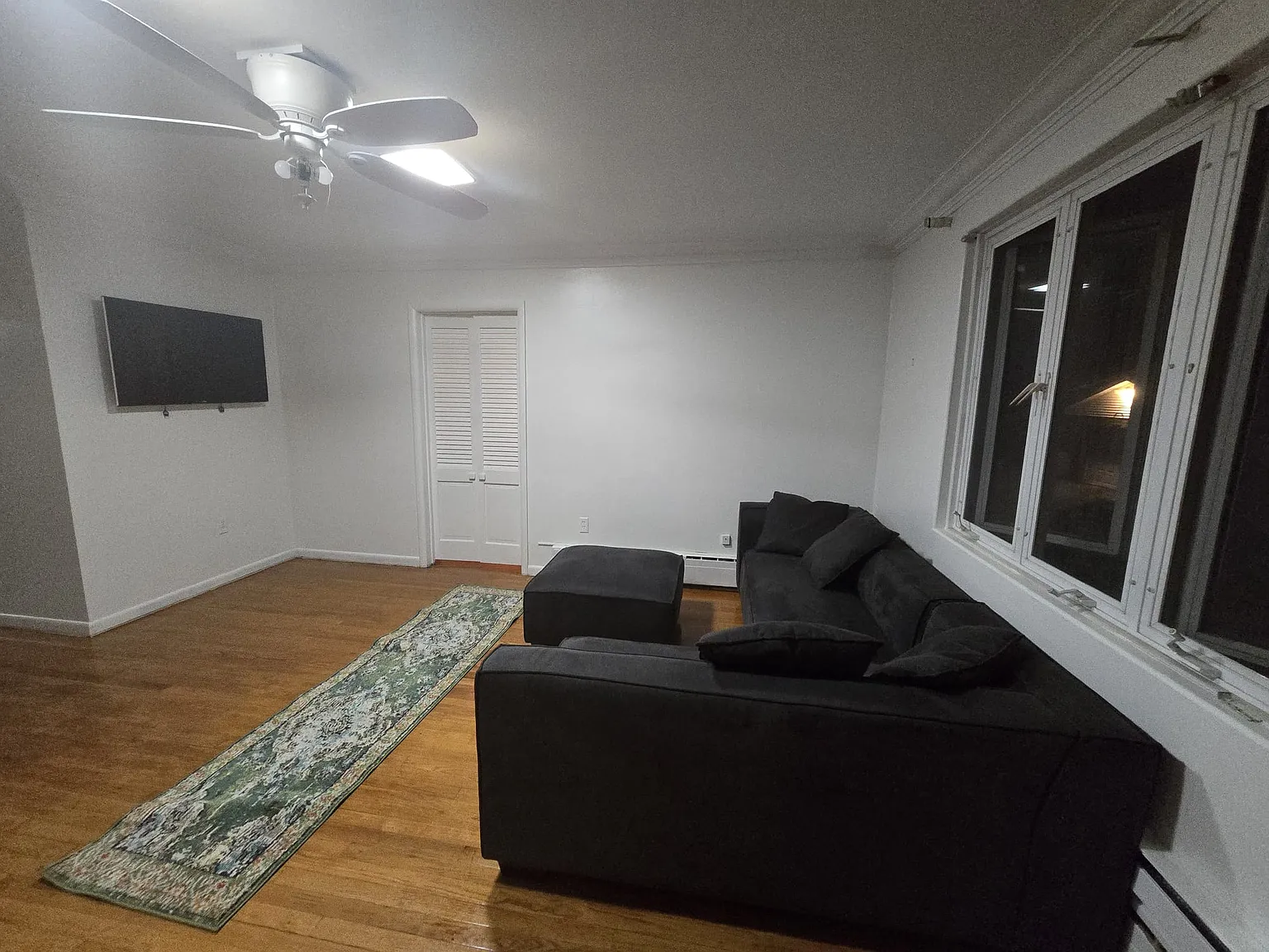 906 N Penn Ct — Photo 2