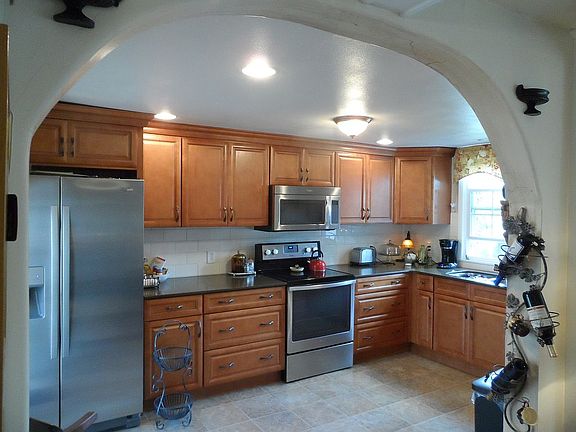 Left side of kitchen