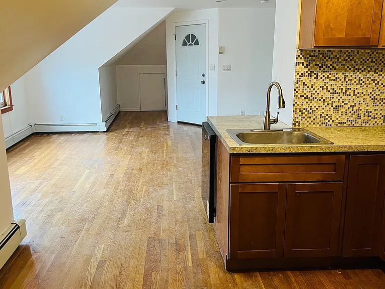 28 Pasadena Rd #3 — Photo 4