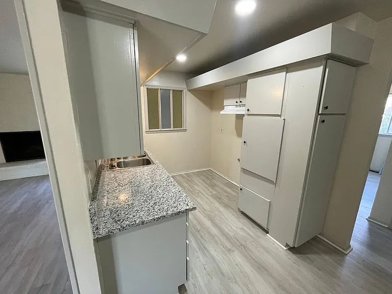 14046 Rolling Hills Ln — Photo 12