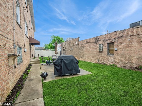 5th image of 5639 W Montrose Ave