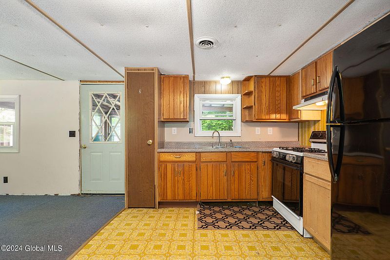 4th image of 252 Raven Road