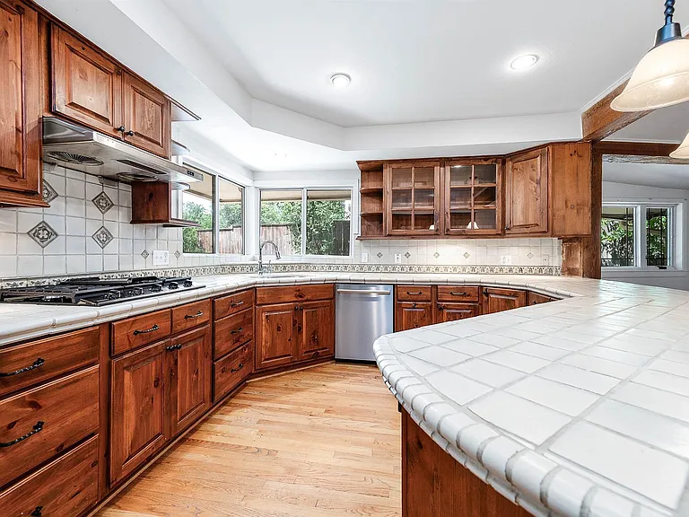 6825 Bellgreen Dr — Photo 14