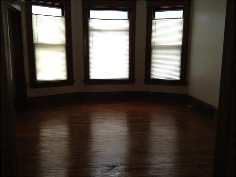 850 W 4th St #1 — Photo 2