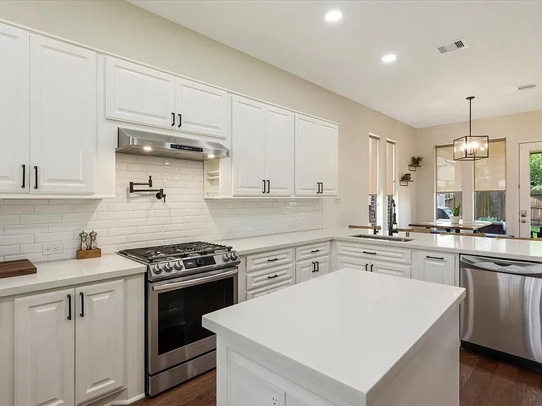 18901 N Bee Cave Springs Cir — Photo 10