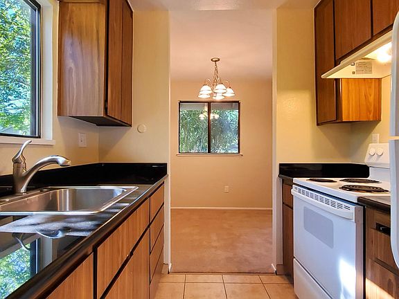 4th image of 350 Robinson St #14