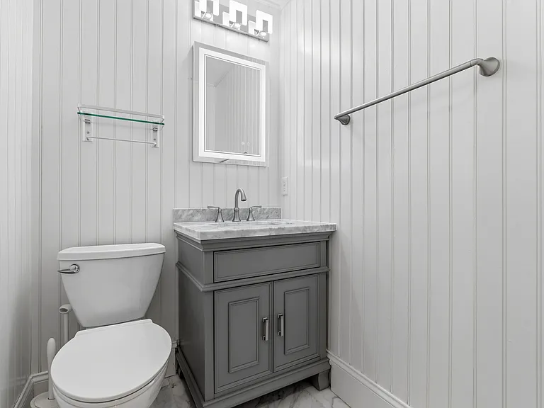 160 W Broadway #202 — Photo 12
