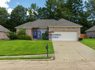 447 Silver Hl, Pearl, MS 39208
