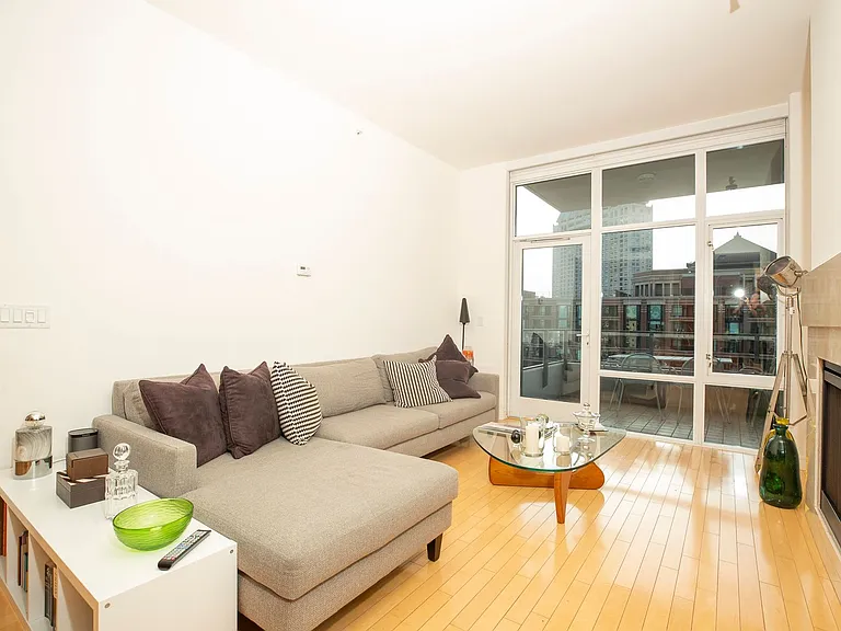 550 Front St #907 — Photo 4