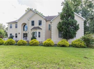 13 Yellowstone Dr, Old Bridge, NJ 08857