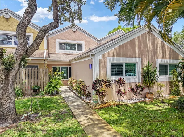 1325 NW 123rd Ter, Pembroke Pines, FL 33026