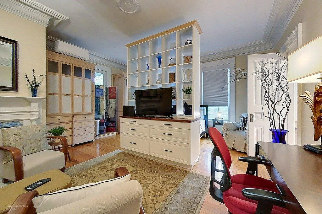 Studio, 400 sqft, $1,800 — Photo 1