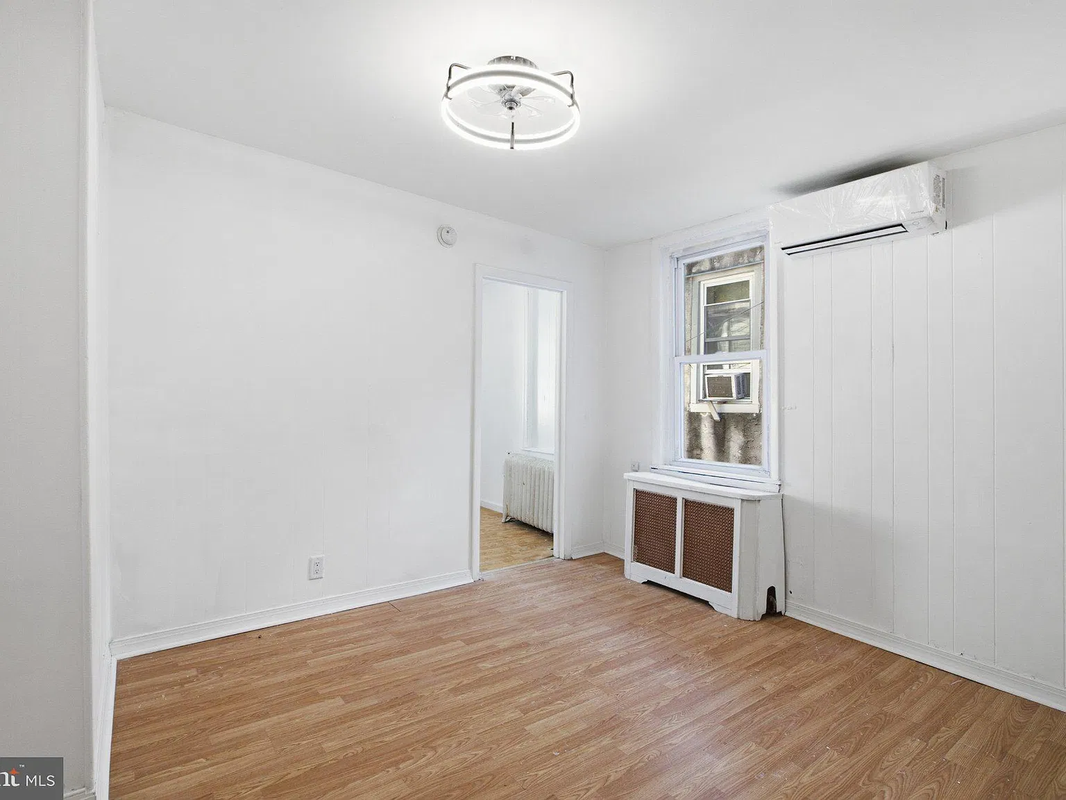 1 bed, 1.0 bath, 1993 sqft, $1,500 — Photo 2