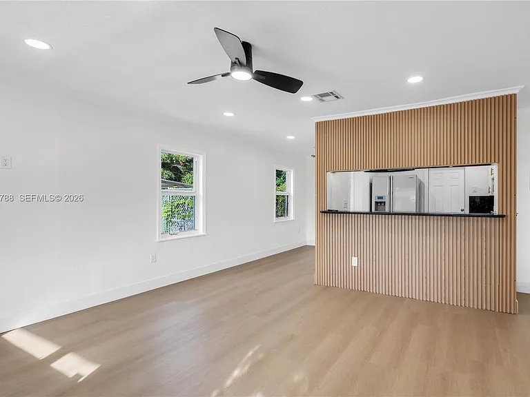 1320 N Andrews Ave — Photo 4