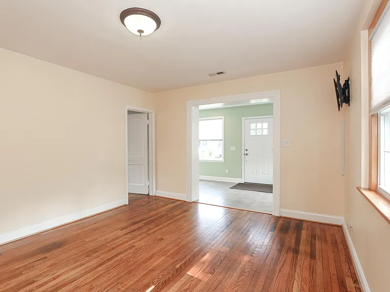 15 W Howell Ave — Photo 6