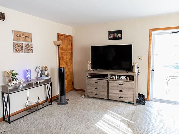 3rd image of 68598 Scott St