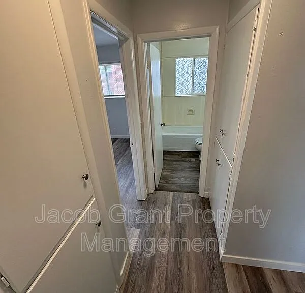 2208 Saint Clair Rd — Photo 6