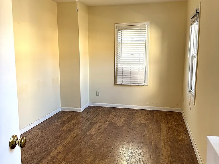 37 Essex Ave #2 — Photo 2