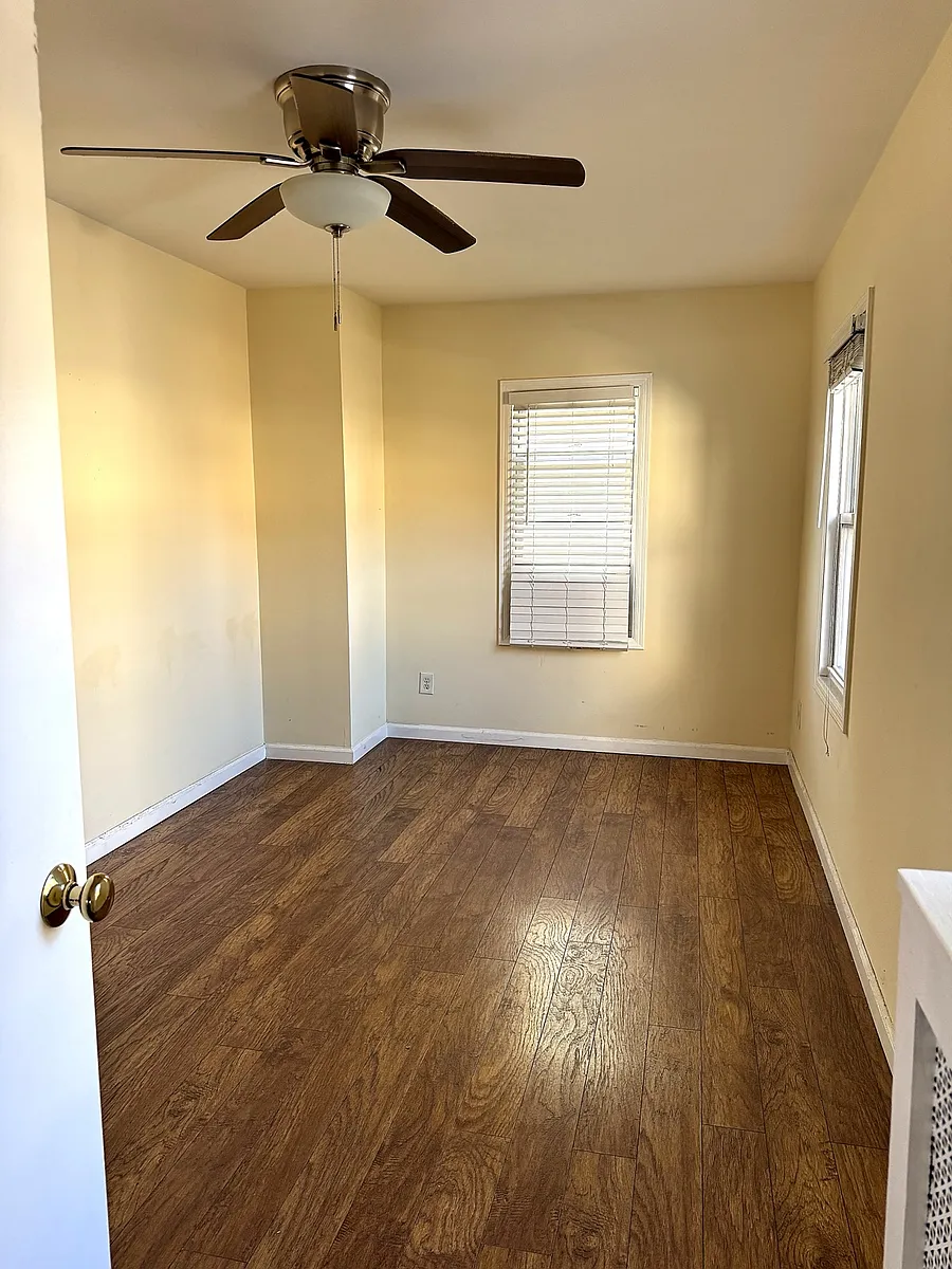 Building Photo - 37 Essex Ave #2