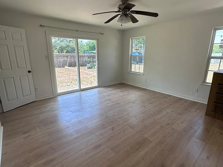 202 Red Oak Cir — Photo 15