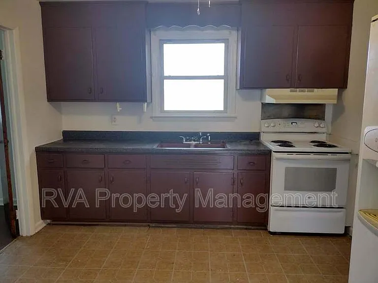 1311 Beazley St — Photo 5