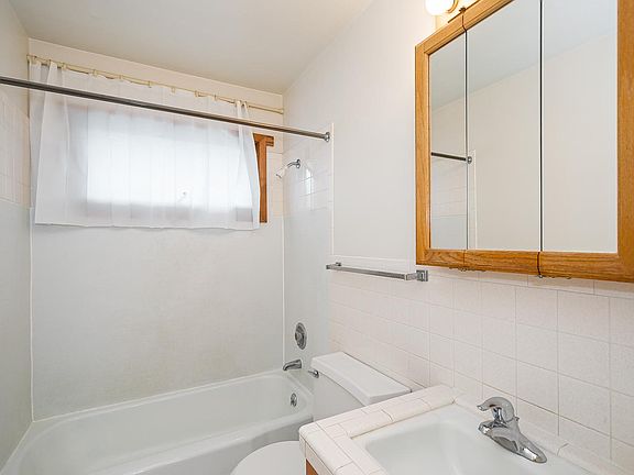 4th image of 1731 E St #7