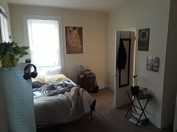 5th image of 3221 Vine St #2