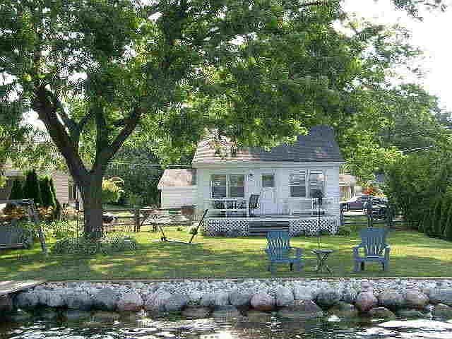 2nd image of 725 N Lakeview Dr