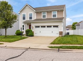 9125 Stonegate Cir, North Ridgeville, OH 44039