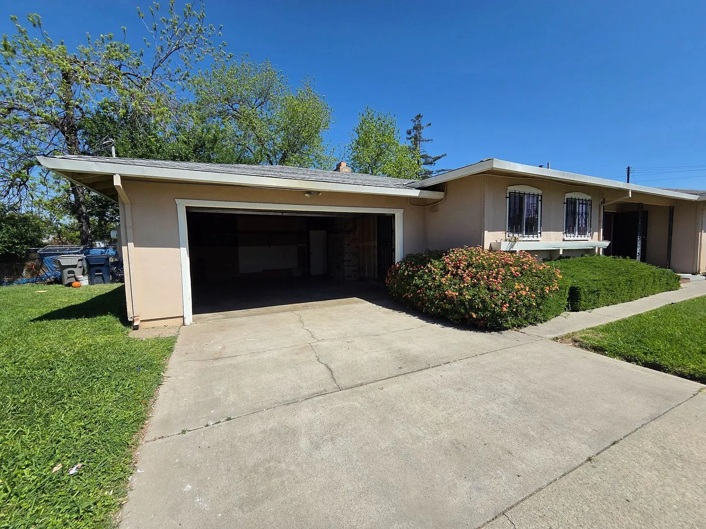 North Sacramento — Photo 3