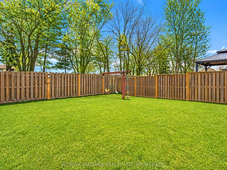 8511 Jennifer Cres — Photo 34