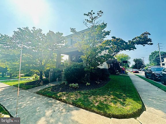 3rd image of 751 Belmont Ave