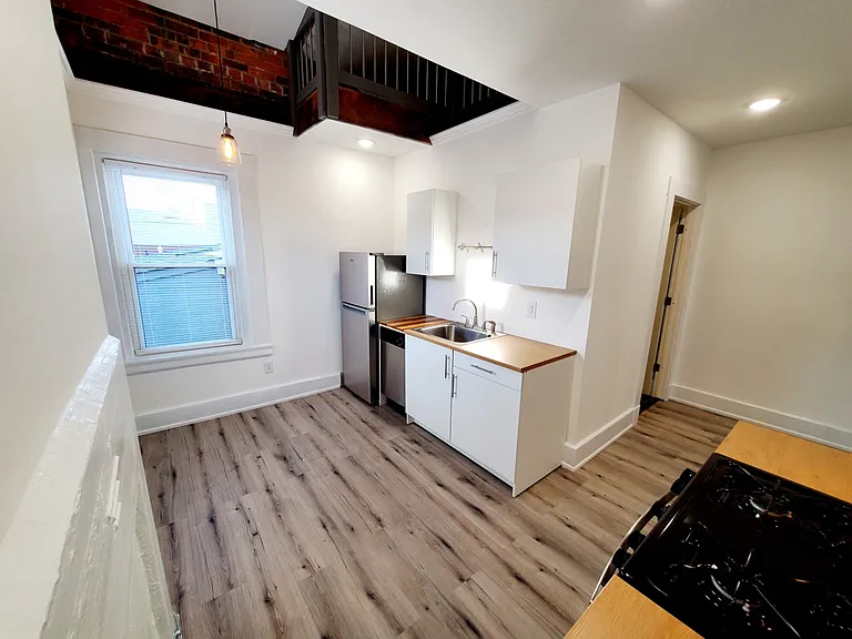 36 W Court St #4F — Photo 4